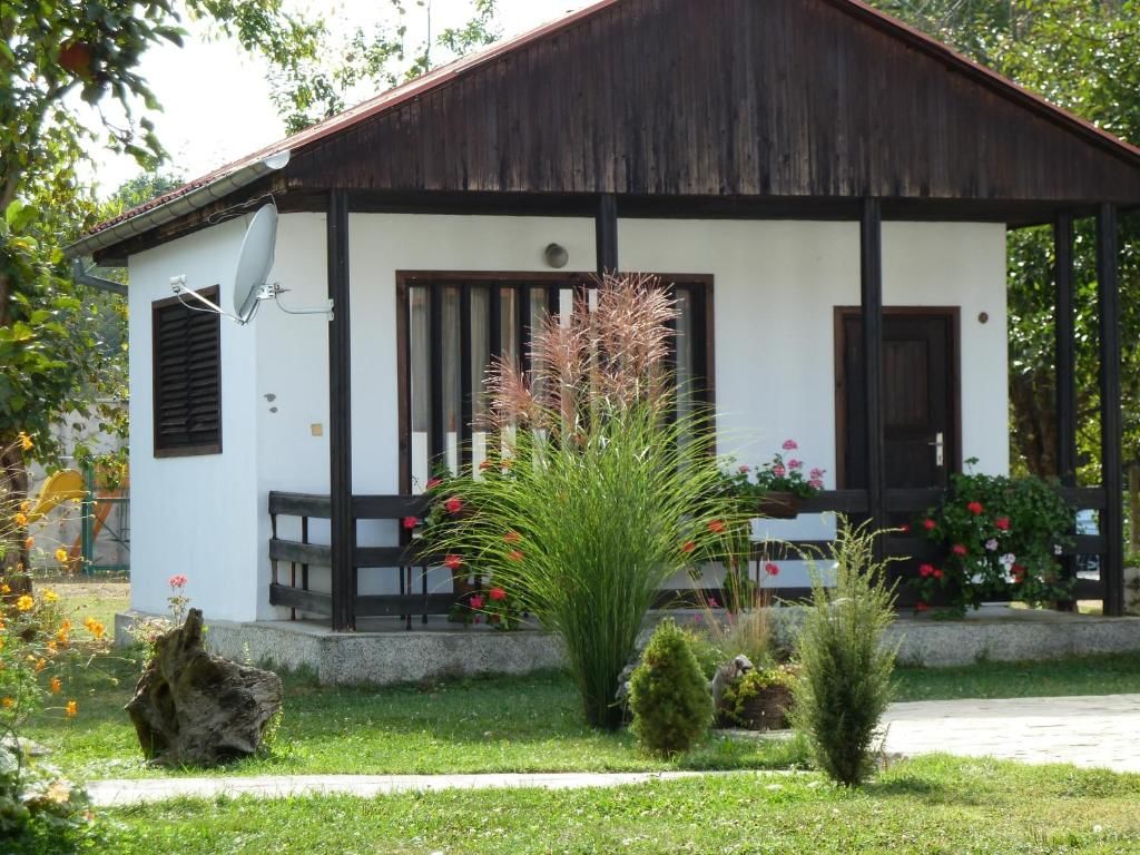 Комплексы для отдыха с коттеджами/бунгало Lucky Bungalows Елена-51